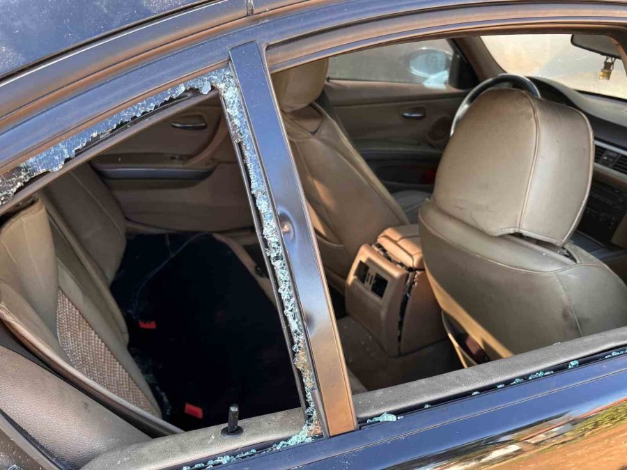 Lüks Otomobil Park Halinde Alev Aldı