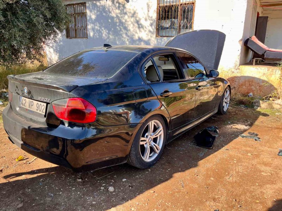 Lüks Otomobil Park Halinde Alev Aldı