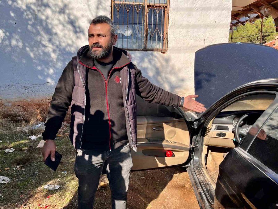 Lüks Otomobil Park Halinde Alev Aldı