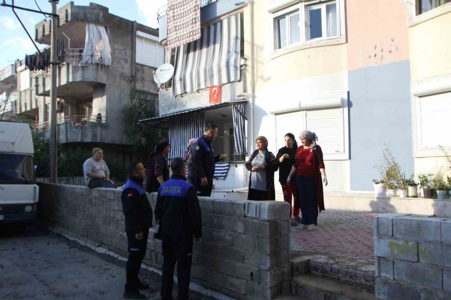 Yaşlı Kadının Evinden 2 Kamyon Dolusu Çöp Çıktı