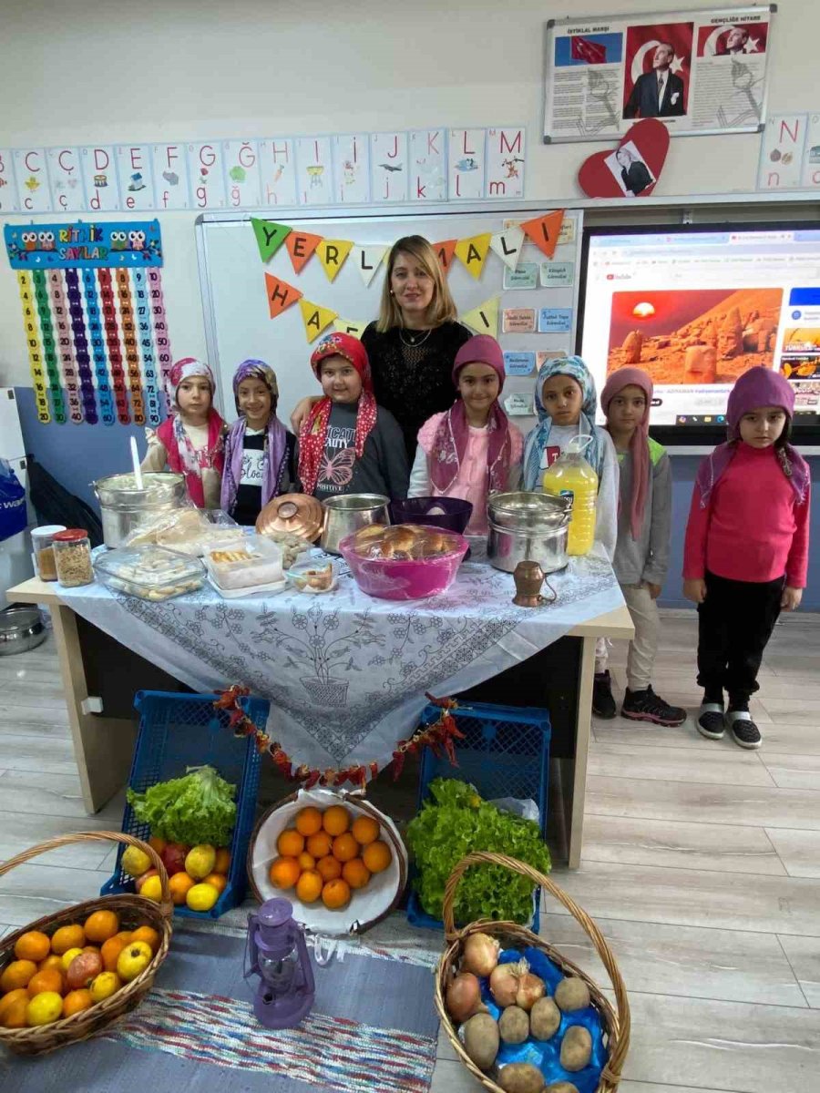 Eskişehir Vali Münir Raif Güney İlkokulu’nda ‘tutum, Yatırım Ve Yerli Malı Haftası’ Kutlaması