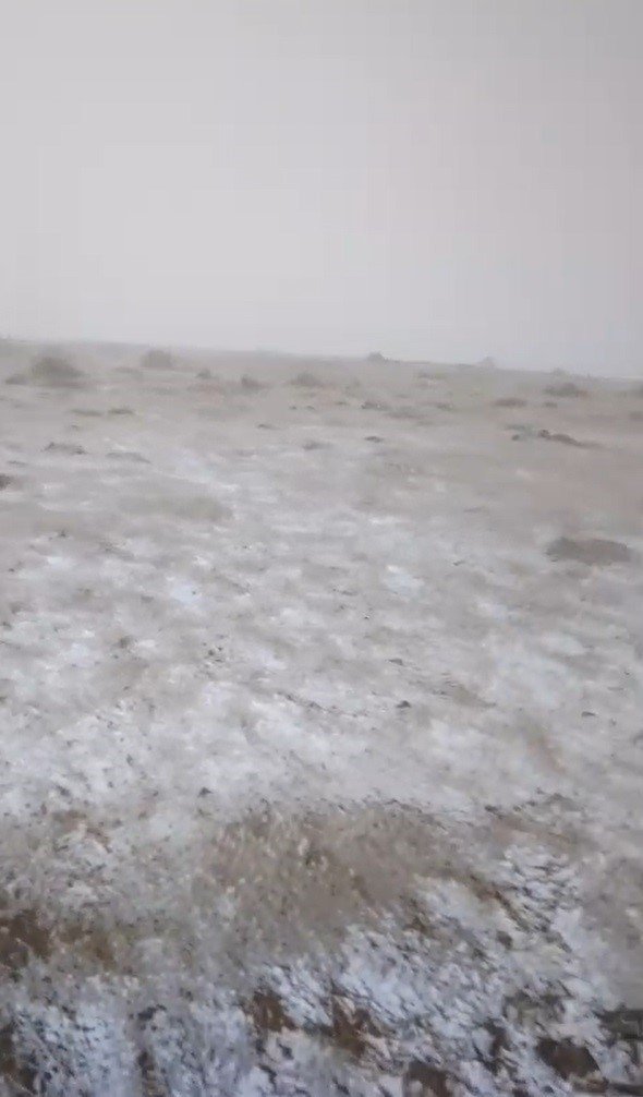 Eskişehir’in Kırsal Mahallesinde Kar Yağışı Başladı