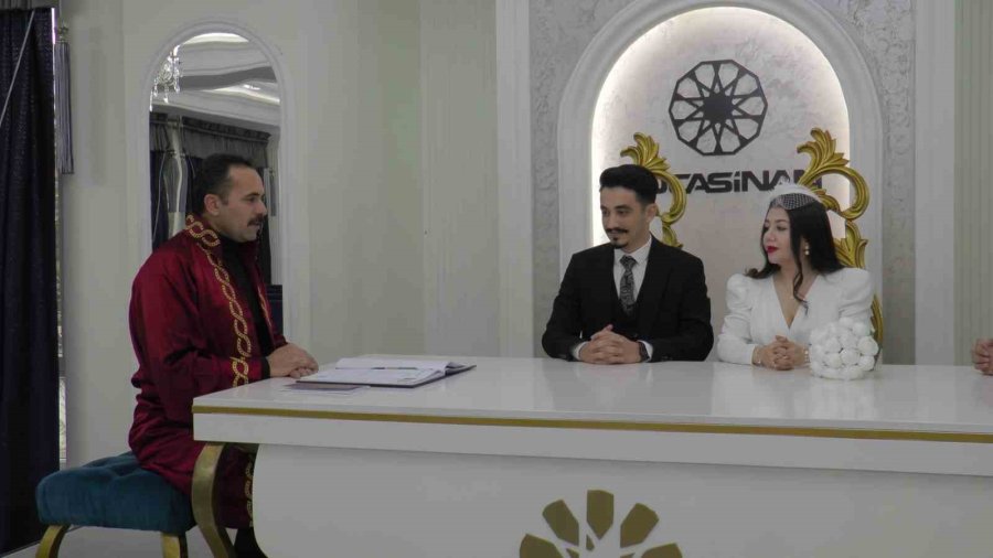 Nikah Salonlarında ’12.12.2024’ Yoğunluğu