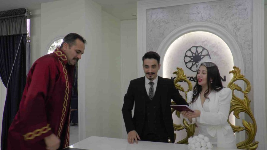 Nikah Salonlarında ’12.12.2024’ Yoğunluğu