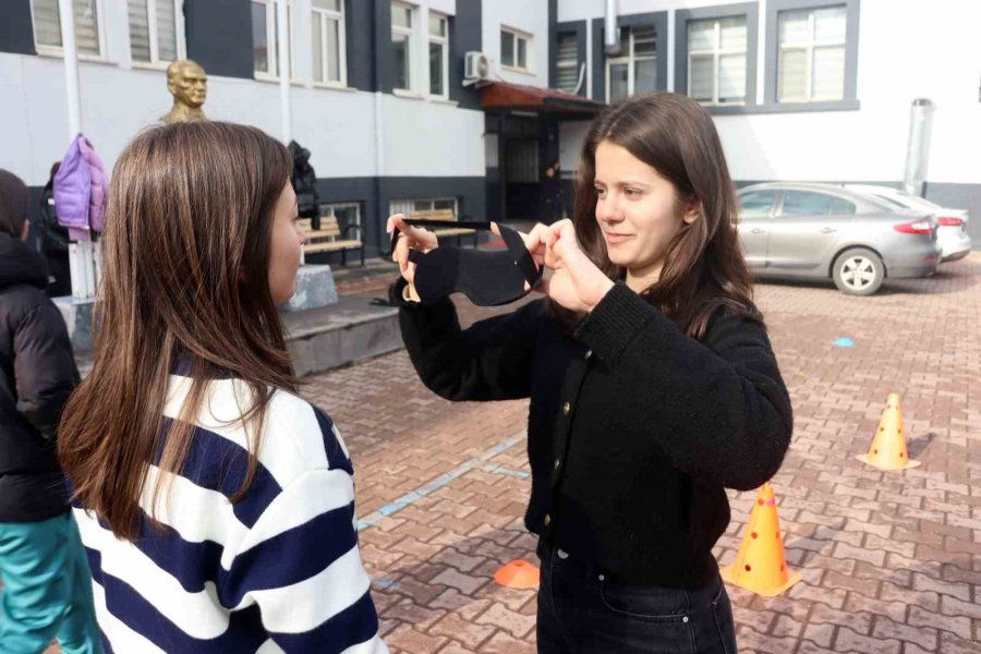 Lise Öğrencileri Engellilere Yönelik Ön Yargıları Yıkmak İçin Empati Parkuru Oluşturdu