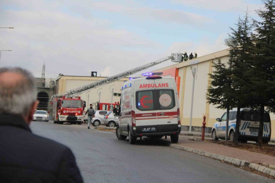 İşyerinde Çıkan Yangın Söndürüldü