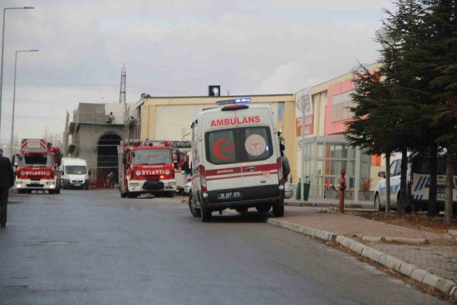 İşyerinde Çıkan Yangın Söndürüldü