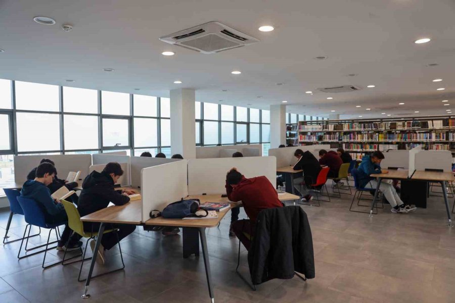 Selçuklu Belediyesi Okul Kütüphaneleri İle Bu Yıl Da Eğitimin En Büyük Destekçisi