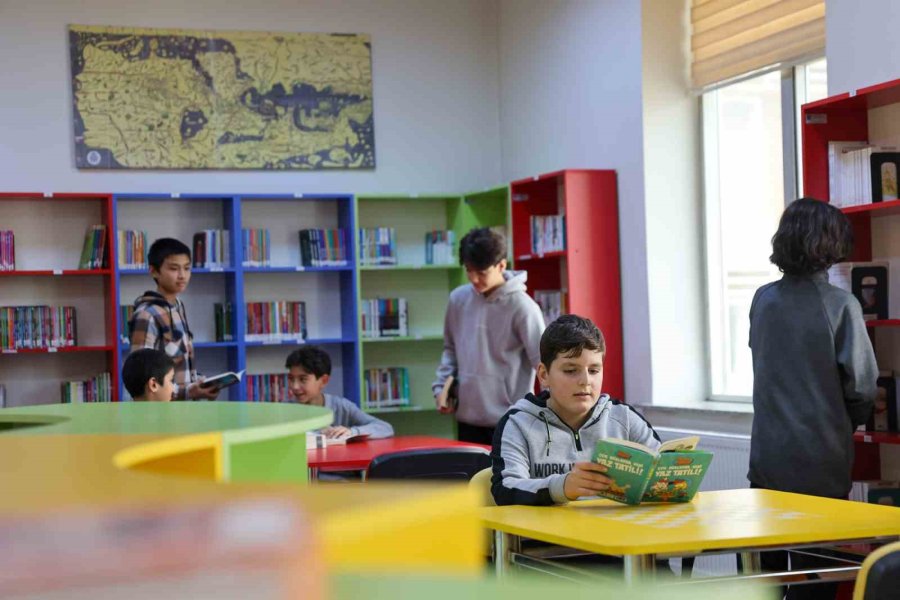 Selçuklu Belediyesi Okul Kütüphaneleri İle Bu Yıl Da Eğitimin En Büyük Destekçisi