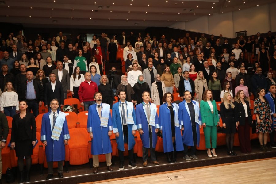 Diş Hekimliği Fakültesi Öğrencileri Beyaz Önlüklerini Giydi