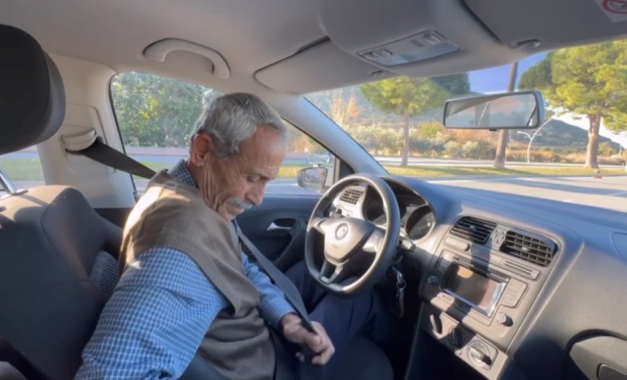 Oğlunu Hastaneye Götürememek İçine Dert Oldu, 70 Yaşında Ehliyet Aldı