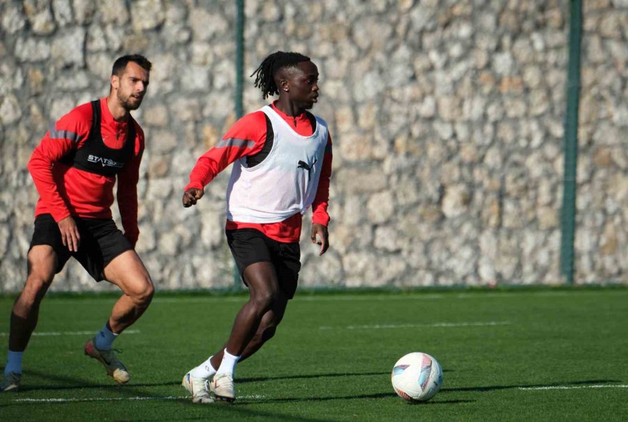 Atakaş Hatayspor, Göztepe Maçı Hazırlıklarını Sürdürdü