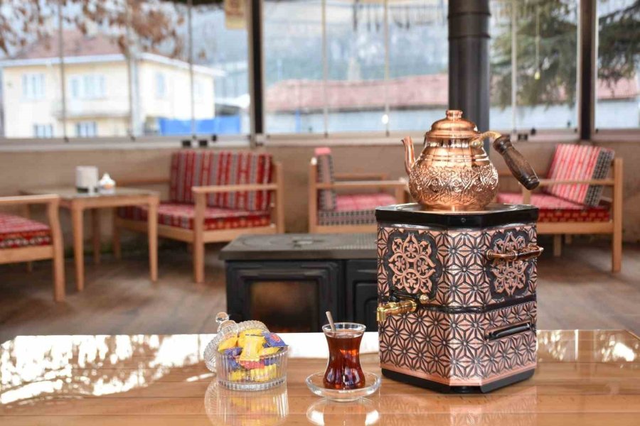 İnönü’de Kıl Çadırda Semaver Çayı Servisi Başladı