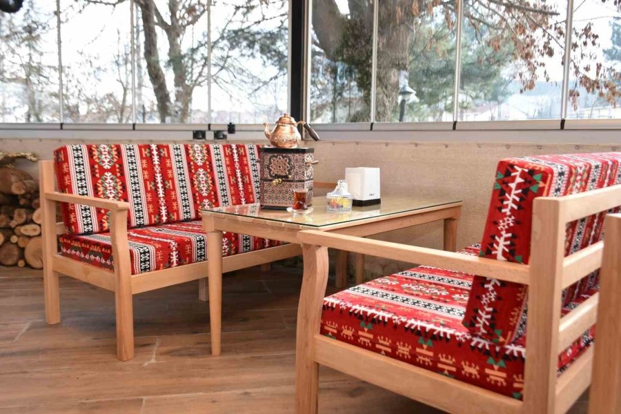 İnönü’de Kıl Çadırda Semaver Çayı Servisi Başladı