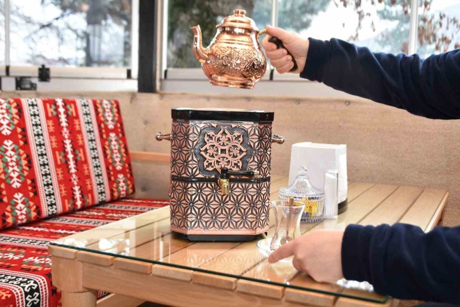 İnönü’de Kıl Çadırda Semaver Çayı Servisi Başladı