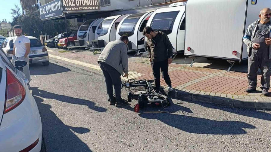 Otomobil İle Elektrikli Bisiklet Çarpıştı: 1 Yaralı