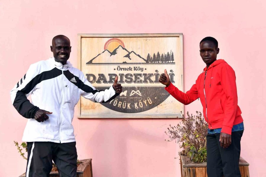 Kenyalı Sporcular Ocakta Bazlama Pişirdi