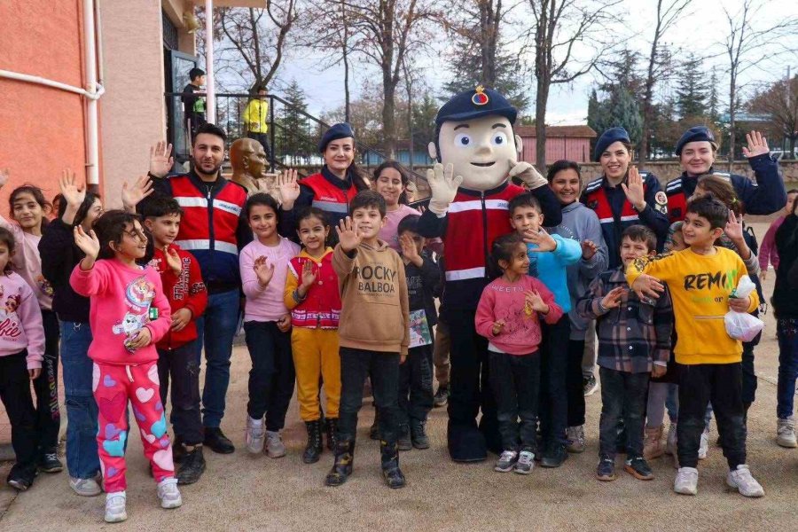 Minik Öğrencilere Jandarma Tanıtıldı