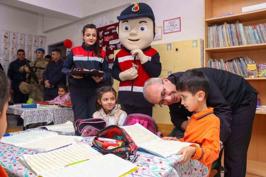 Minik Öğrencilere Jandarma Tanıtıldı