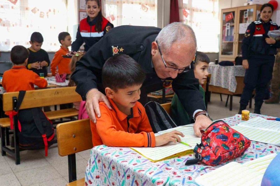 Minik Öğrencilere Jandarma Tanıtıldı