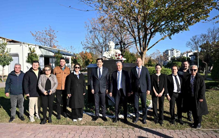 Aytmatov’un Eserleri Kütüphaneye Bağışlandı