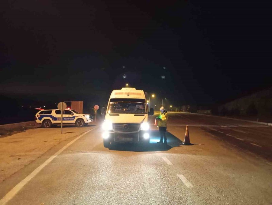 Antalya’da Trafik Denetimlerinde 41 Bin Sürücü Denetlendi 17 Bin Ceza Kesildi