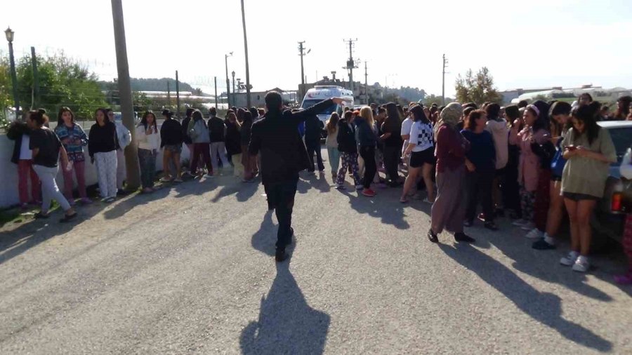 Antalya’da Kız Öğrenci Yurdunda Korkutan Yangın