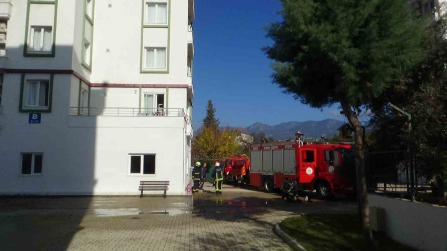 Antalya’da Kız Öğrenci Yurdunda Korkutan Yangın