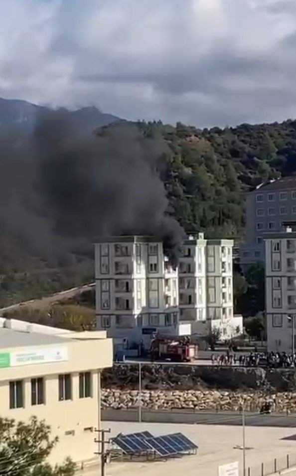Antalya’da Kız Öğrenci Yurdunda Korkutan Yangın