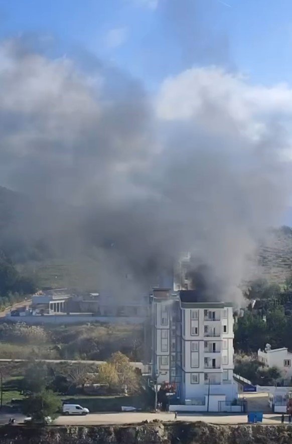 Antalya’da Kız Öğrenci Yurdunda Korkutan Yangın