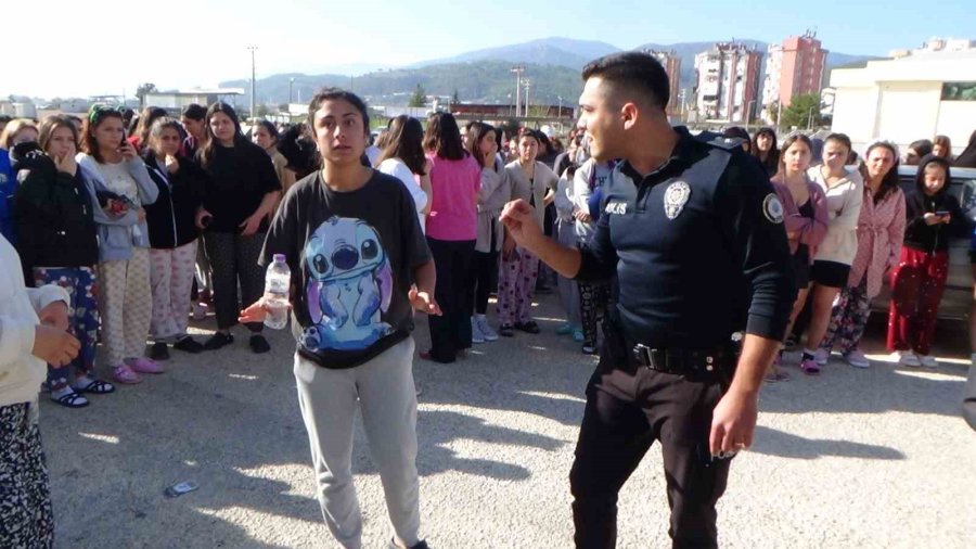 Antalya’da Kız Öğrenci Yurdunda Korkutan Yangın