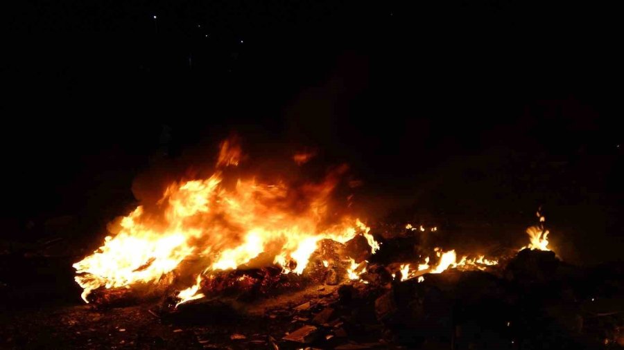 Hurda Lastik Yangını D-400 Karayolunda Trafiği Aksattı