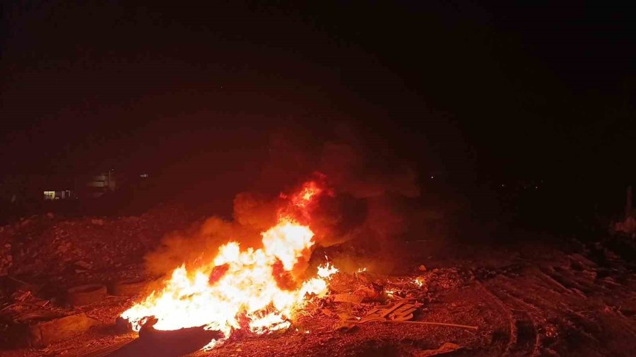 Hurda Lastik Yangını D-400 Karayolunda Trafiği Aksattı