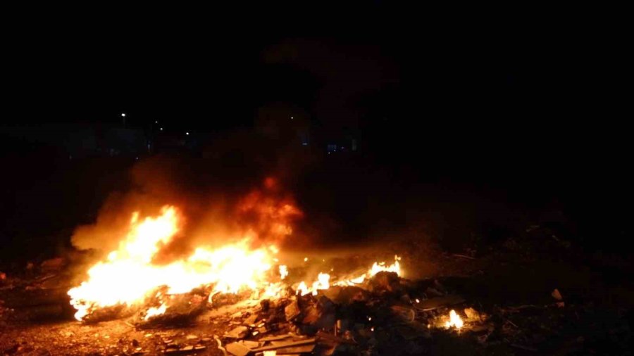 Hurda Lastik Yangını D-400 Karayolunda Trafiği Aksattı