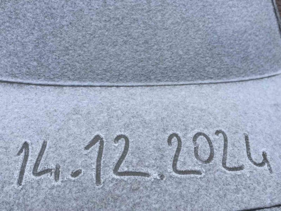 Eskişehir’in Yüksek Kesimlerindeki Araçlar Beyaza Büründü