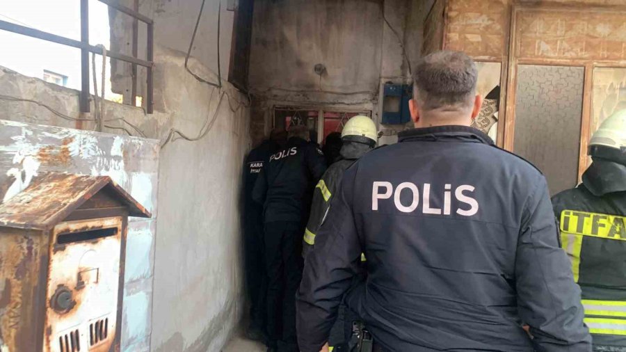 Ev Yanıyor Sandılar, Gerçek Ekipler Gelince Ortaya Çıktı