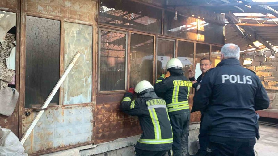 Ev Yanıyor Sandılar, Gerçek Ekipler Gelince Ortaya Çıktı