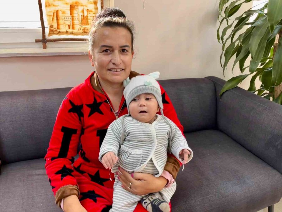 8,5 Aylık Özbek Bebek, Annesinin Karaciğeriyle Hayata Tutundu