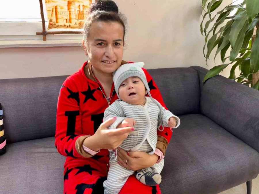 8,5 Aylık Özbek Bebek, Annesinin Karaciğeriyle Hayata Tutundu