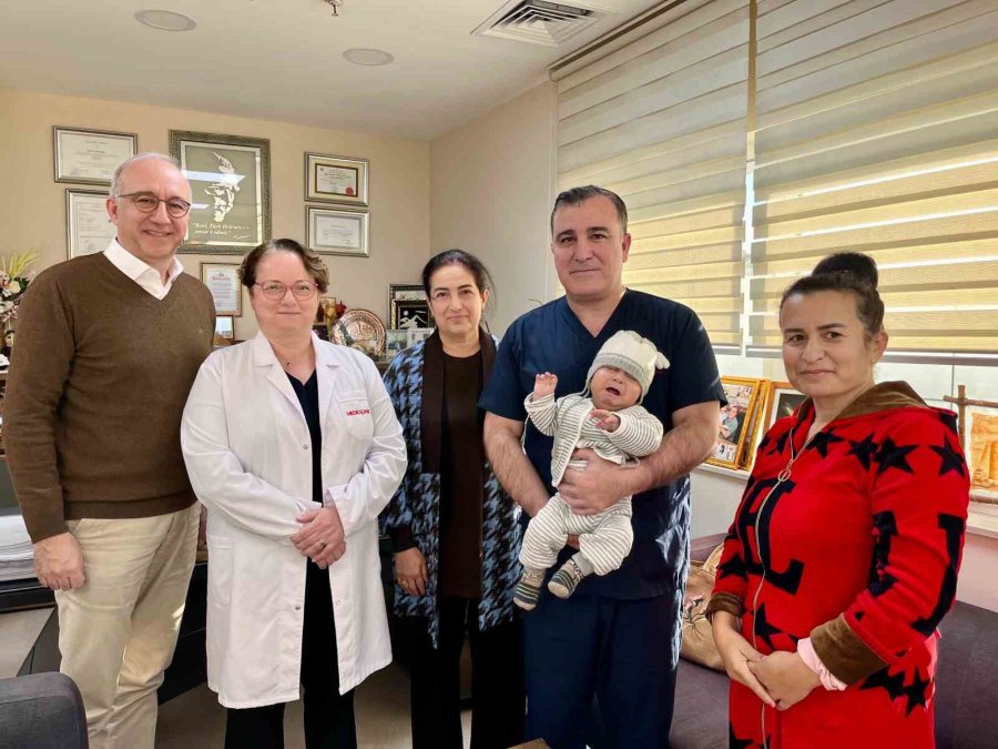 8,5 Aylık Özbek Bebek, Annesinin Karaciğeriyle Hayata Tutundu