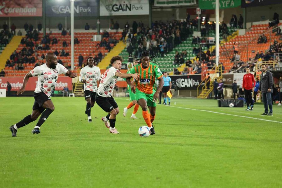 Trendyol Süper Lig: Alanyaspor: 0 - Gaziantep Fk: 0 (ilk Yarı)
