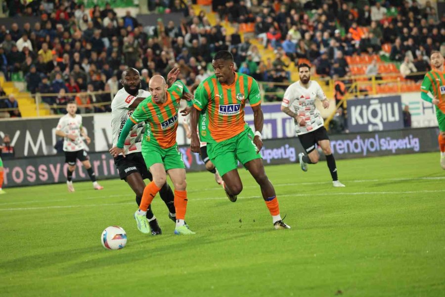 Trendyol Süper Lig: Alanyaspor: 0 - Gaziantep Fk: 0 (ilk Yarı)