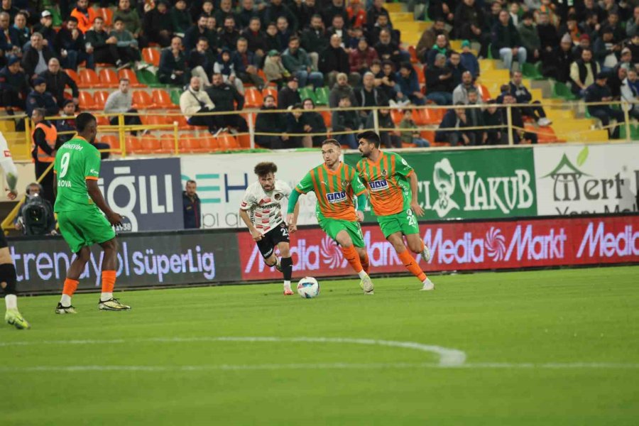 Trendyol Süper Lig: Alanyaspor: 0 - Gaziantep Fk: 0 (ilk Yarı)