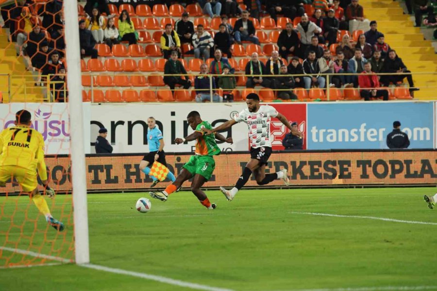 Trendyol Süper Lig: Alanyaspor: 0 - Gaziantep Fk: 0 (ilk Yarı)