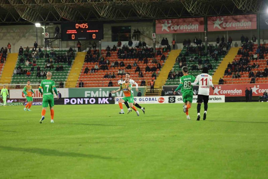 Trendyol Süper Lig: Alanyaspor: 0 - Gaziantep Fk: 0 (ilk Yarı)