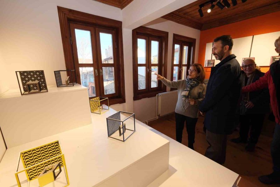 ‘düzlemin İfadesi Seramik Sergisi Odunpazarı’nda Açıldı