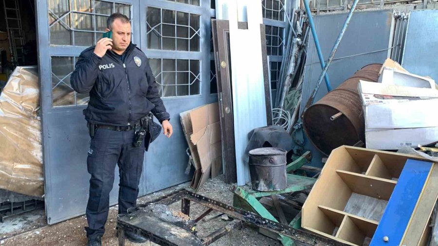 Metal Atölyesinde Çıkan Yangında Paralar Yandı