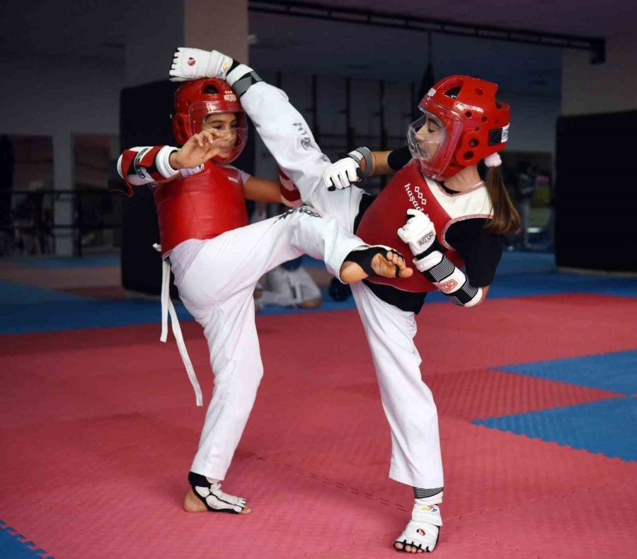 Kepezli Tekvandocular Şampiyonaya Hazırlanıyor