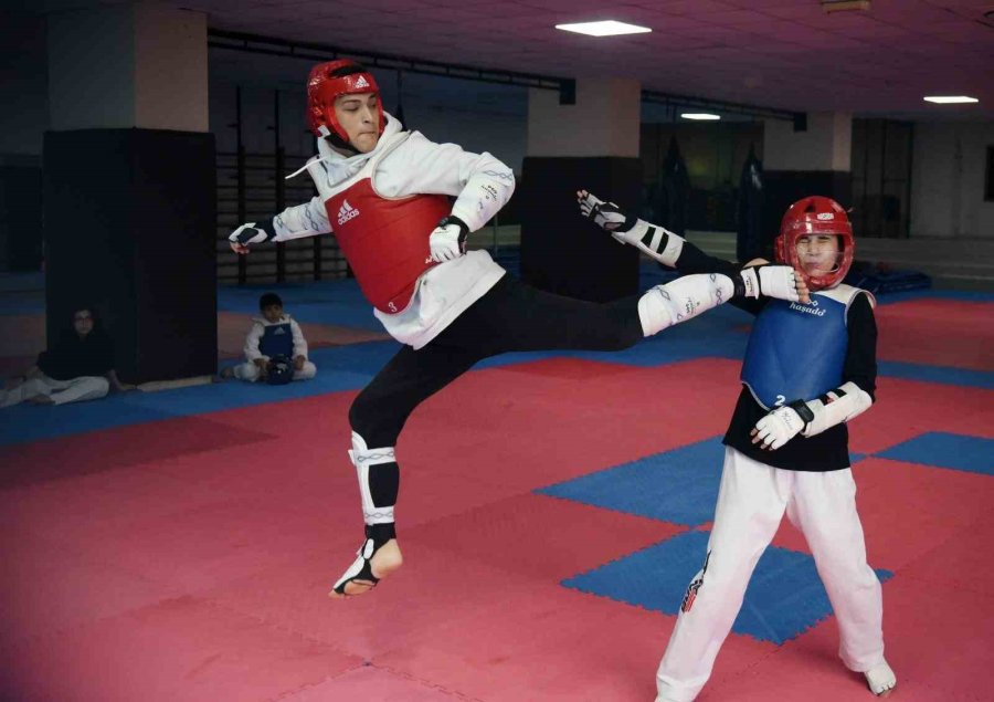 Kepezli Tekvandocular Şampiyonaya Hazırlanıyor