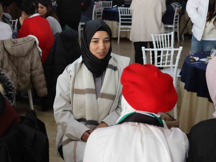 Suriye’den Gelip Eskişehir’de Yüksek Lisans Yapan Öğrenci, Ülkesinde Kazanılan Zaferi Tebrik Etti